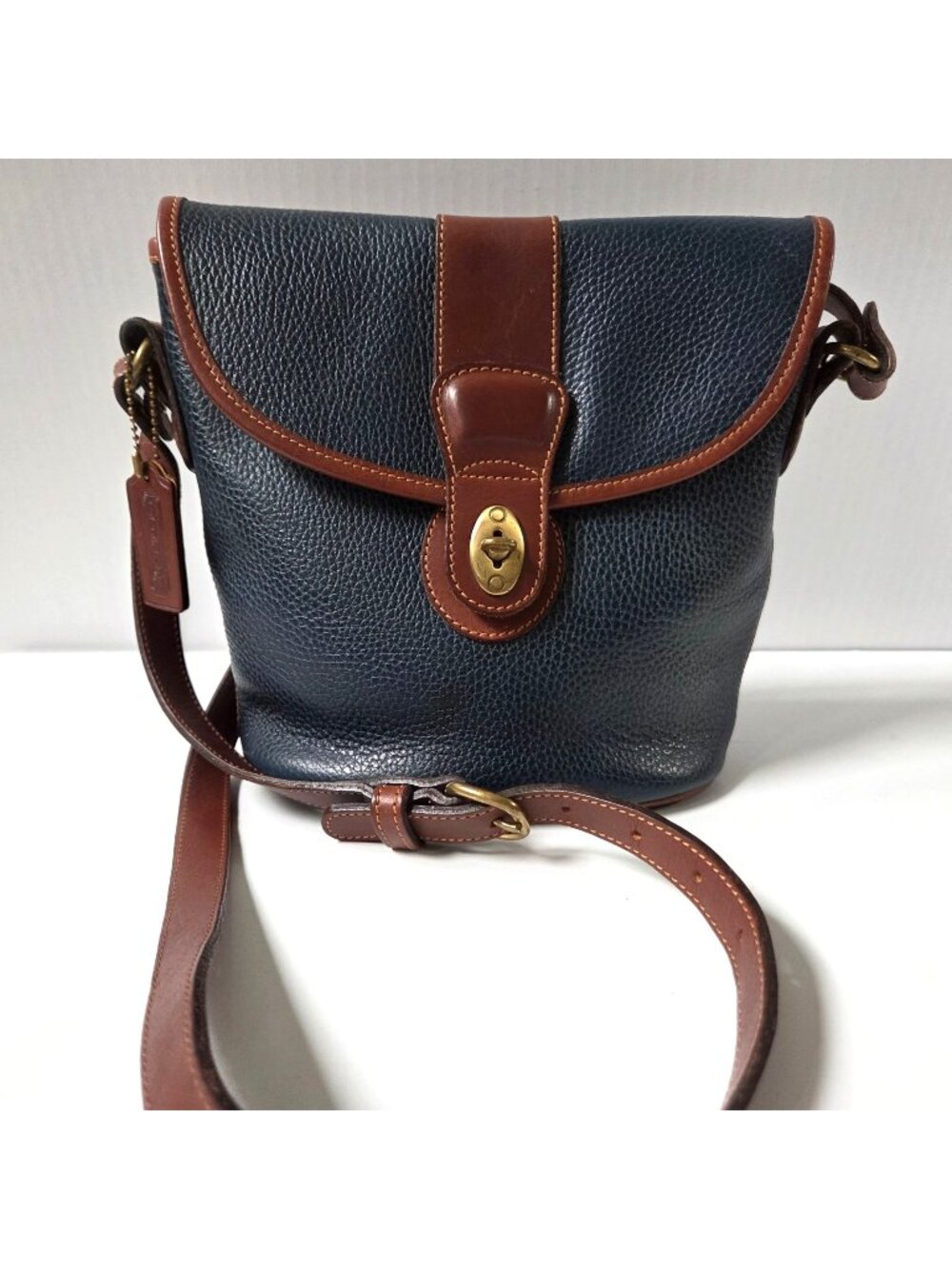 Vintage Coach Sheridan Stewart Navy Blue Tan Pebbled Leather Crossbody Bag 90s